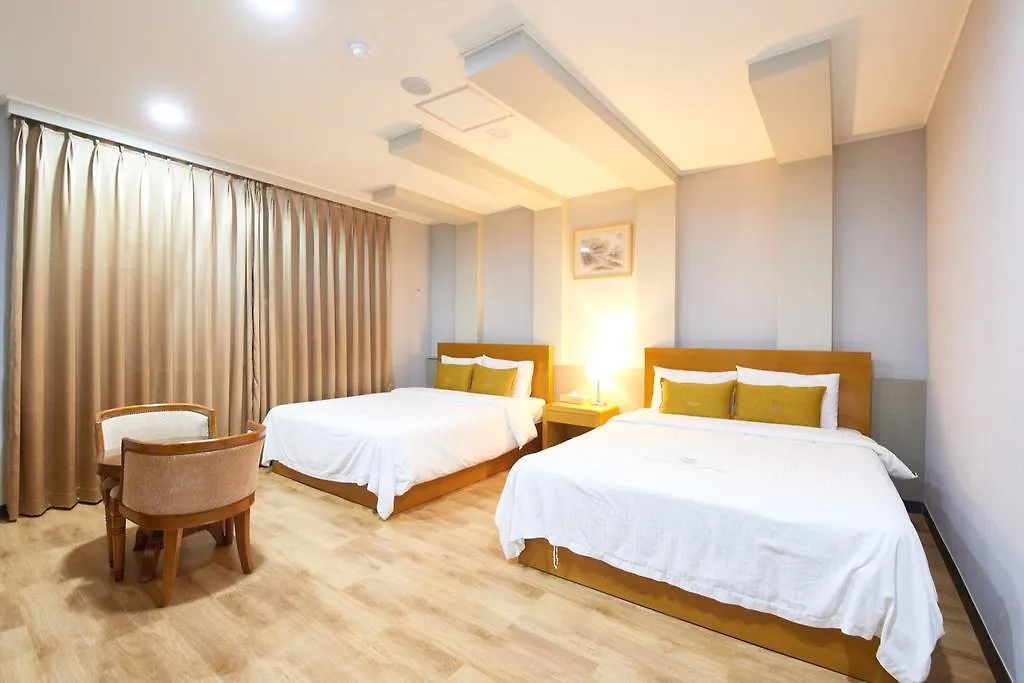 Shin Shin Hotel Busan 3*,