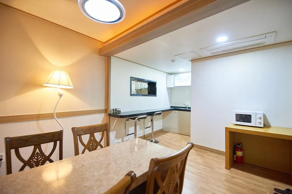 Shin Shin Hotel Busan 3*,